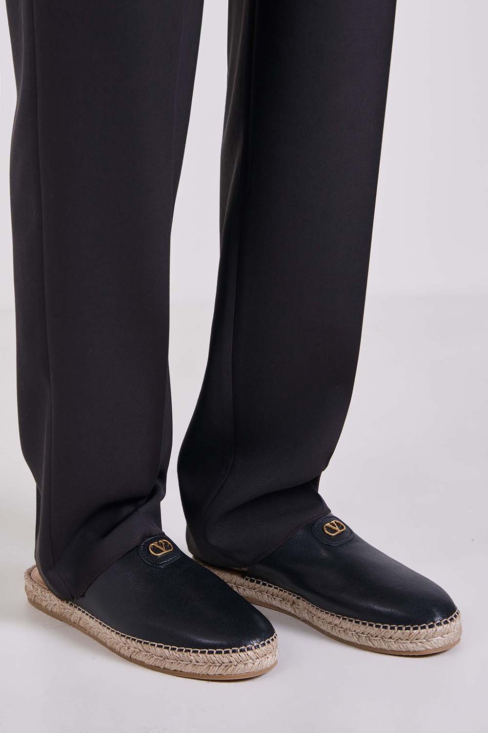 תמונת כל הלוק של נעלי מיולס אספדריל